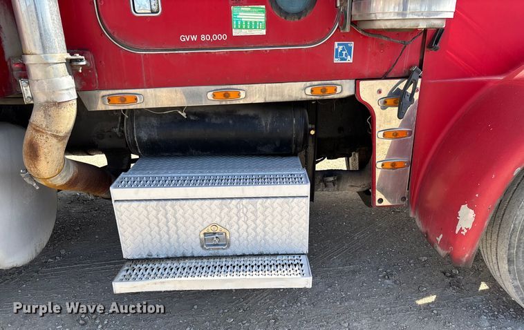 image for item FB3011 1999 Peterbilt 378 semi truck