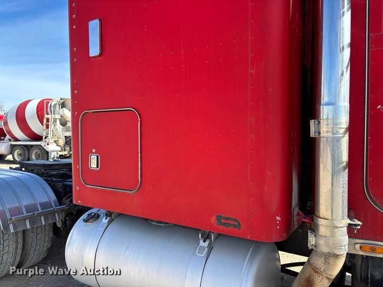 image for item FB3011 1999 Peterbilt 378 semi truck