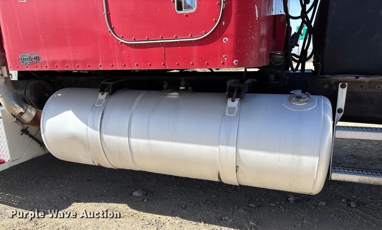 image for item FB3011 1999 Peterbilt 378 semi truck