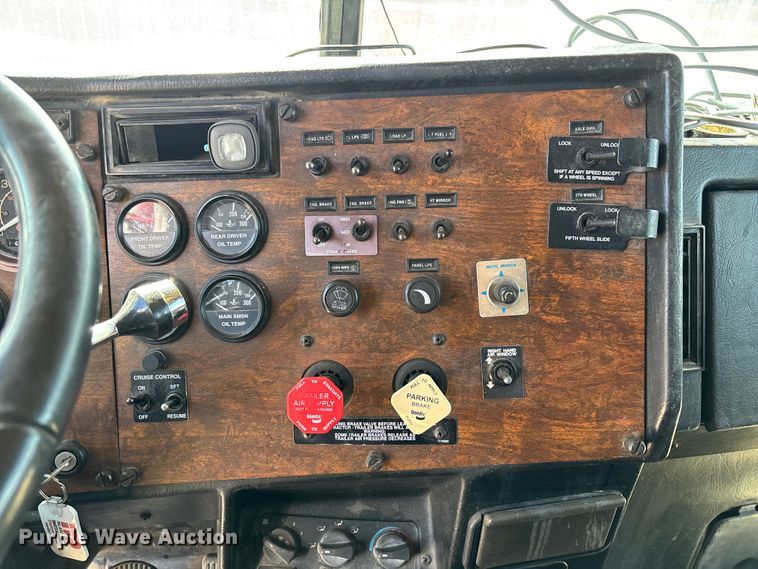 image for item FB3011 1999 Peterbilt 378 semi truck