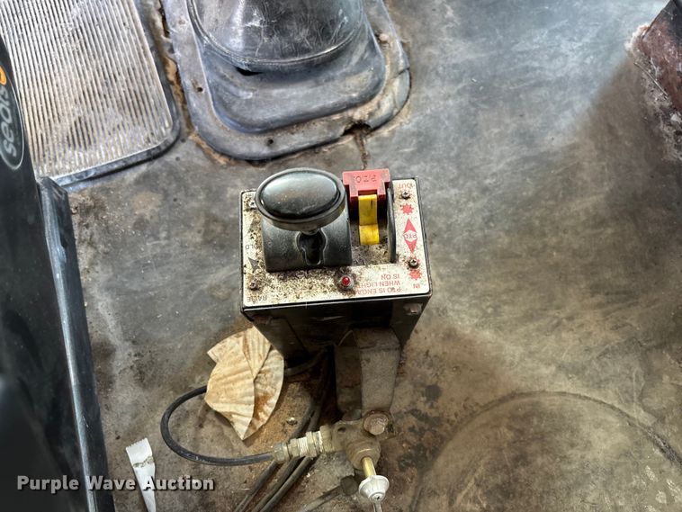 image for item FB3011 1999 Peterbilt 378 semi truck