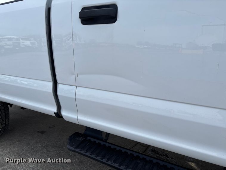 image for item FB3028 2020 Ford F350 Super Duty pickup truck