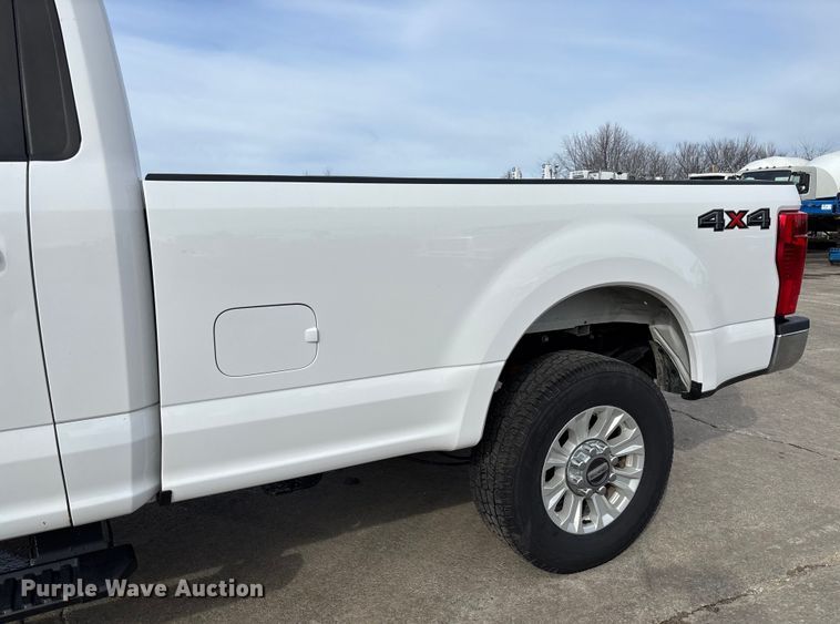 image for item FB3028 2020 Ford F350 Super Duty pickup truck