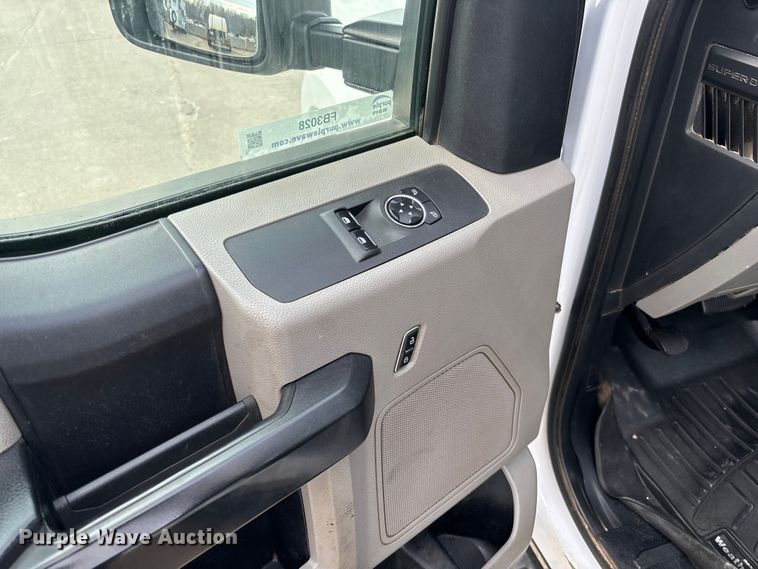 image for item FB3028 2020 Ford F350 Super Duty pickup truck