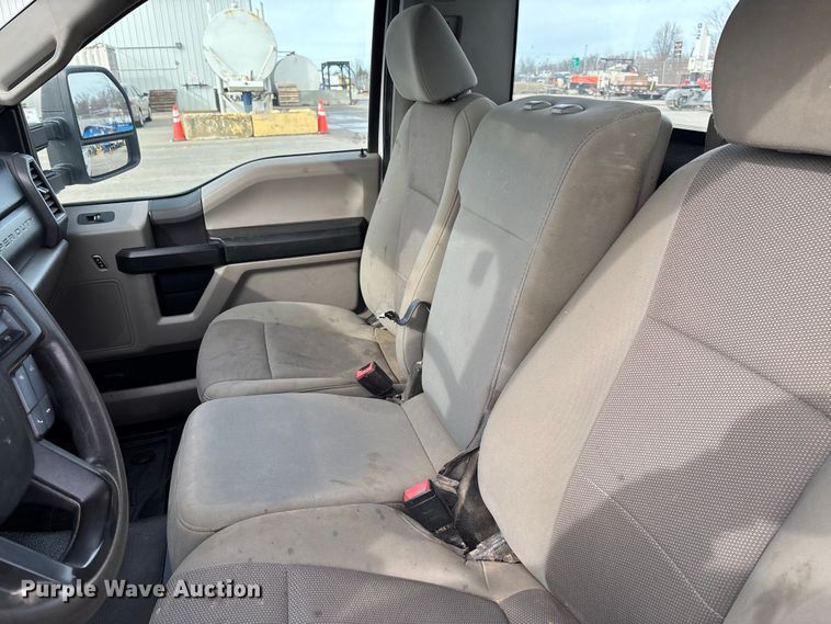 image for item FB3028 2020 Ford F350 Super Duty pickup truck