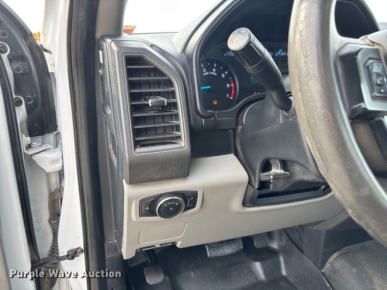 image for item FB3028 2020 Ford F350 Super Duty pickup truck