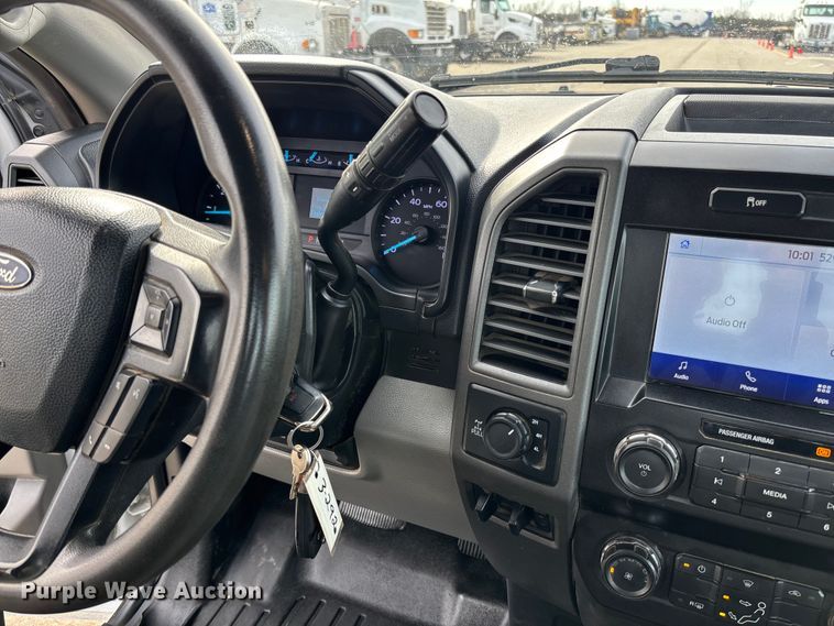 image for item FB3028 2020 Ford F350 Super Duty pickup truck