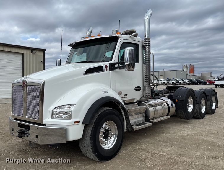 image for item FB3083 2021 Kenworth T880 semi truck