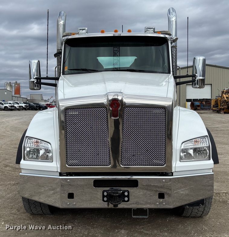 image for item FB3083 2021 Kenworth T880 semi truck