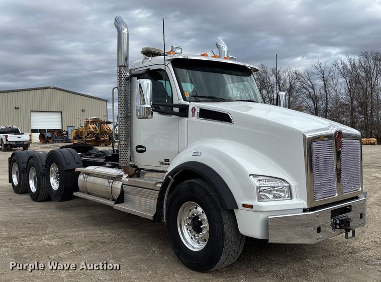 image for item FB3083 2021 Kenworth T880 semi truck