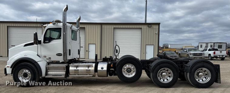 image for item FB3083 2021 Kenworth T880 semi truck
