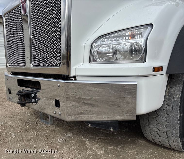 image for item FB3083 2021 Kenworth T880 semi truck
