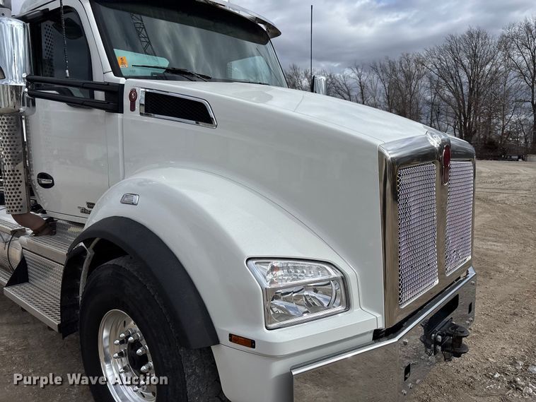 image for item FB3083 2021 Kenworth T880 semi truck