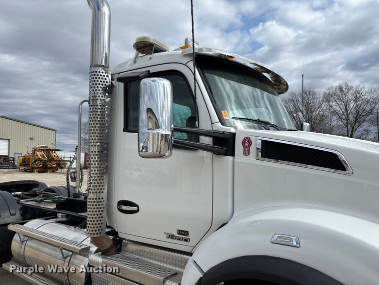 image for item FB3083 2021 Kenworth T880 semi truck