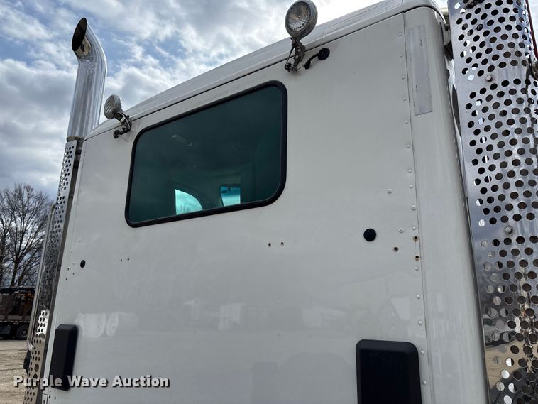 image for item FB3083 2021 Kenworth T880 semi truck