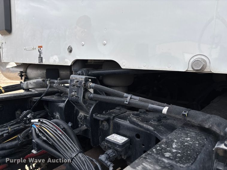 image for item FB3083 2021 Kenworth T880 semi truck