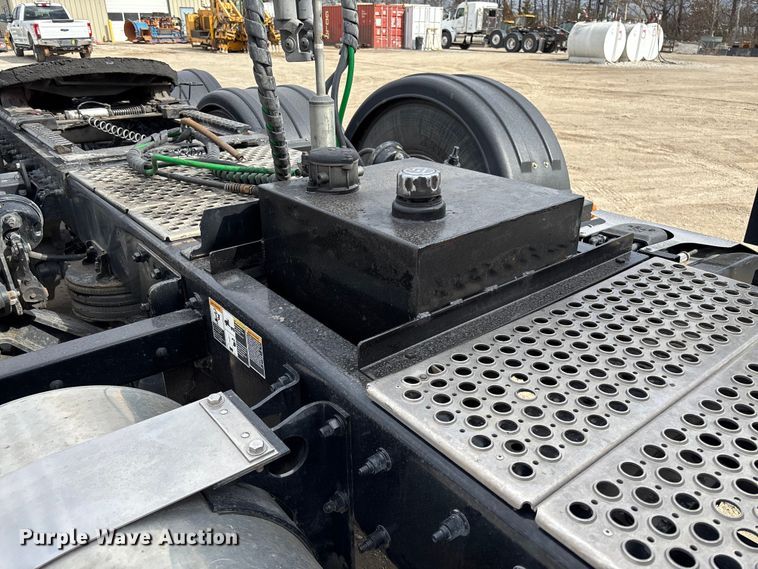 image for item FB3083 2021 Kenworth T880 semi truck