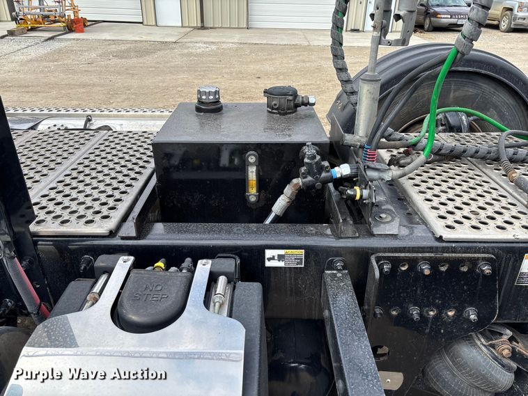 image for item FB3083 2021 Kenworth T880 semi truck