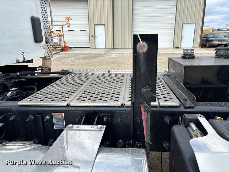 image for item FB3083 2021 Kenworth T880 semi truck