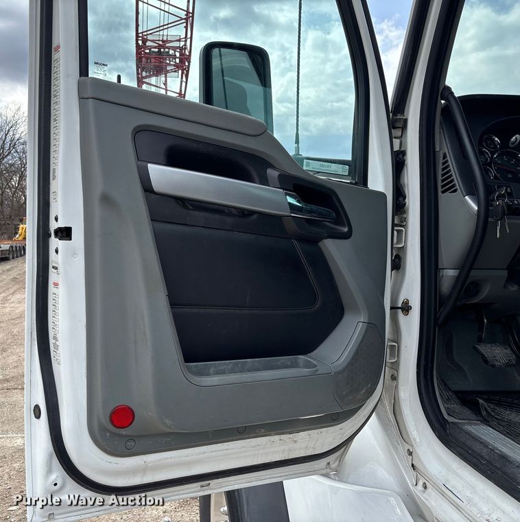 image for item FB3083 2021 Kenworth T880 semi truck