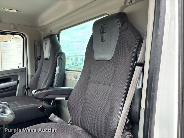 image for item FB3083 2021 Kenworth T880 semi truck