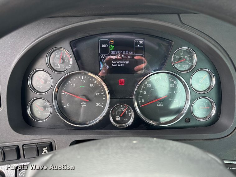 image for item FB3083 2021 Kenworth T880 semi truck