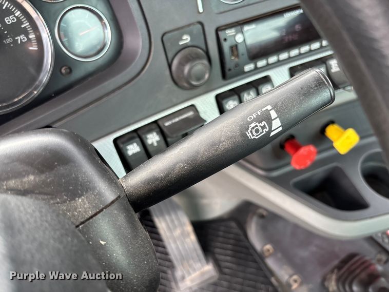 image for item FB3083 2021 Kenworth T880 semi truck