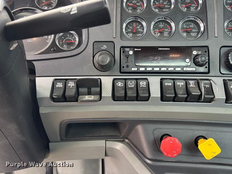 image for item FB3083 2021 Kenworth T880 semi truck