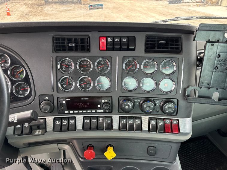image for item FB3083 2021 Kenworth T880 semi truck