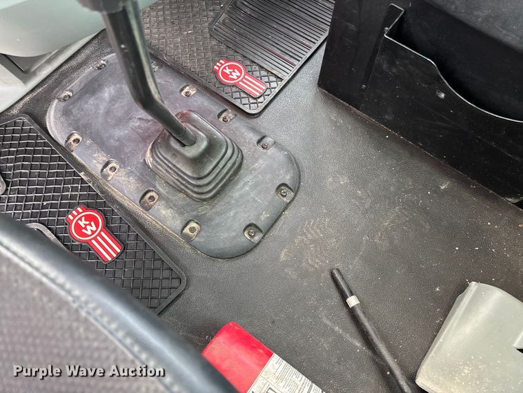 image for item FB3083 2021 Kenworth T880 semi truck