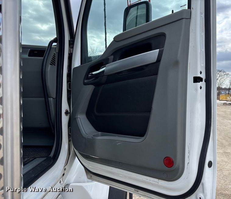 image for item FB3083 2021 Kenworth T880 semi truck