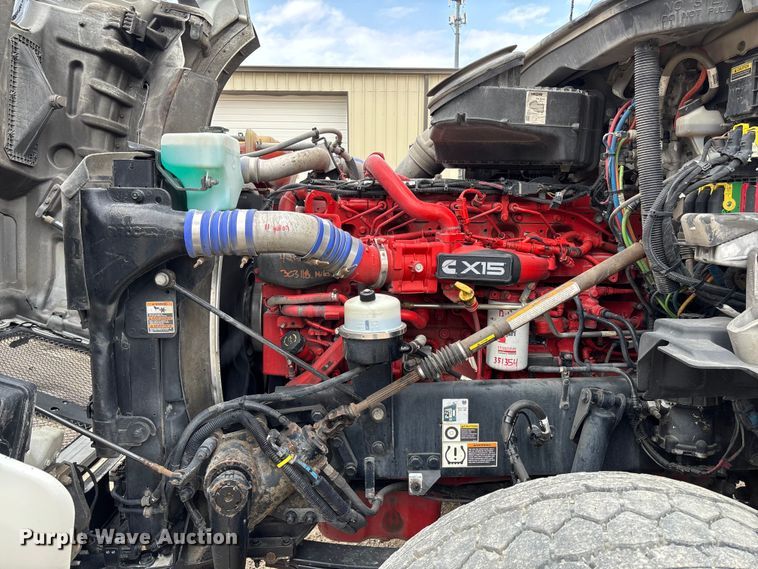 image for item FB3083 2021 Kenworth T880 semi truck