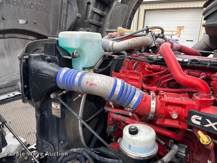 image for item FB3083 2021 Kenworth T880 semi truck