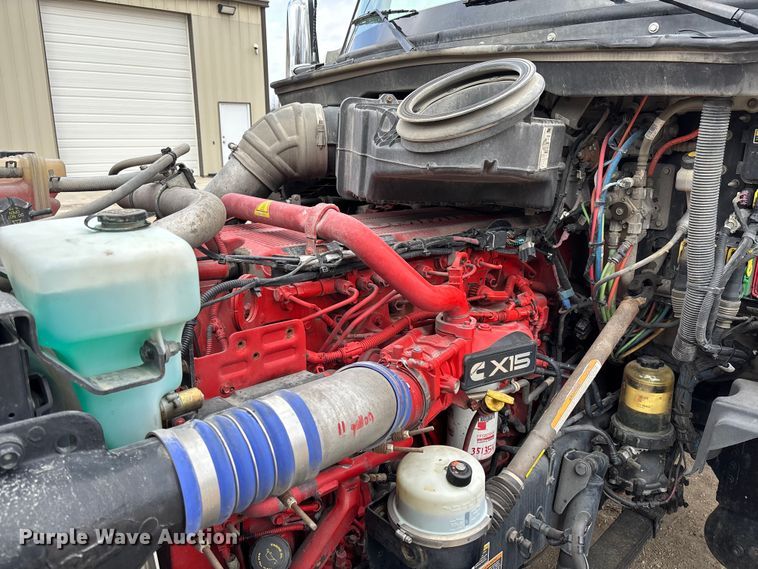 image for item FB3083 2021 Kenworth T880 semi truck