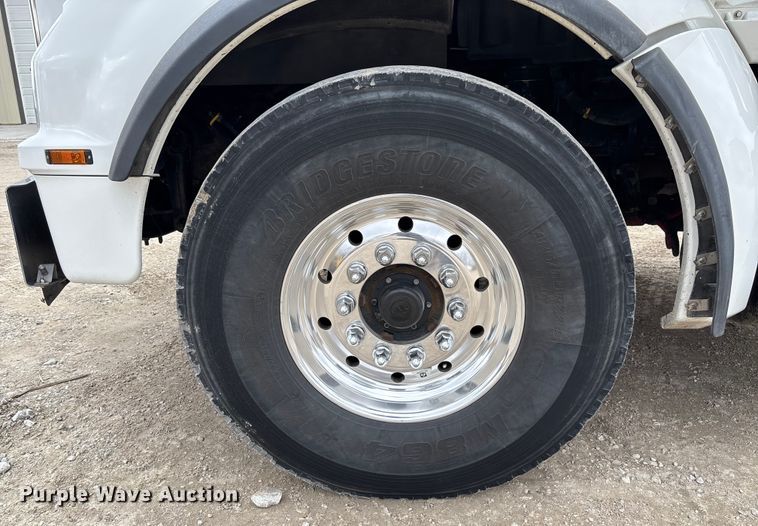 image for item FB3083 2021 Kenworth T880 semi truck