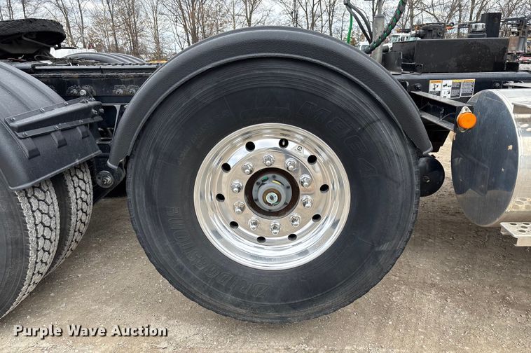 image for item FB3083 2021 Kenworth T880 semi truck