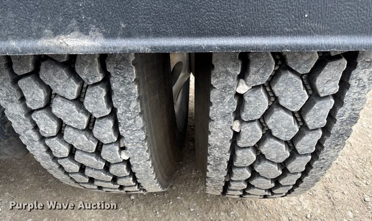 image for item FB3083 2021 Kenworth T880 semi truck