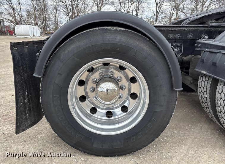 image for item FB3083 2021 Kenworth T880 semi truck