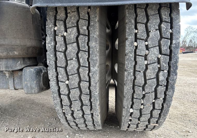 image for item FB3083 2021 Kenworth T880 semi truck