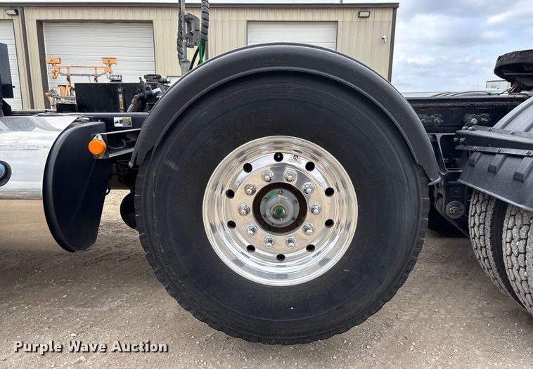 image for item FB3083 2021 Kenworth T880 semi truck