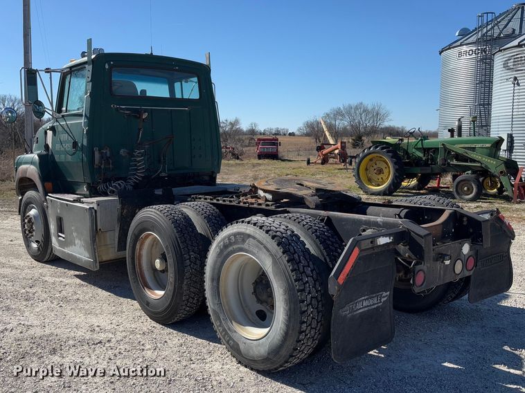 image for item FB3106 1995 Ford L9000 semi truck