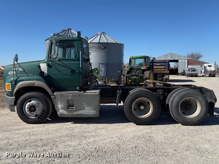 image for item FB3106 1995 Ford L9000 semi truck