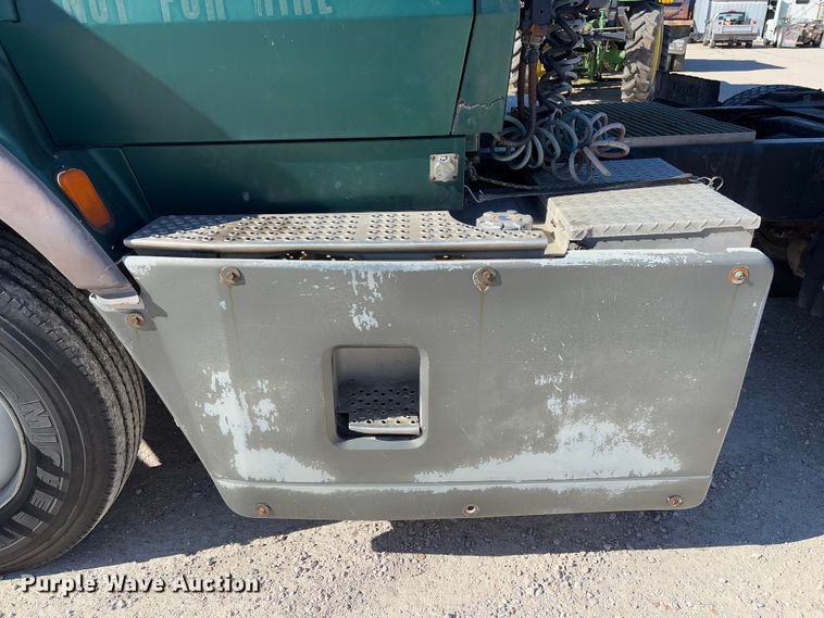 image for item FB3106 1995 Ford L9000 semi truck