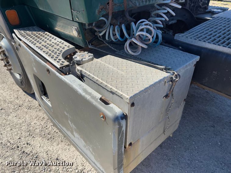 image for item FB3106 1995 Ford L9000 semi truck