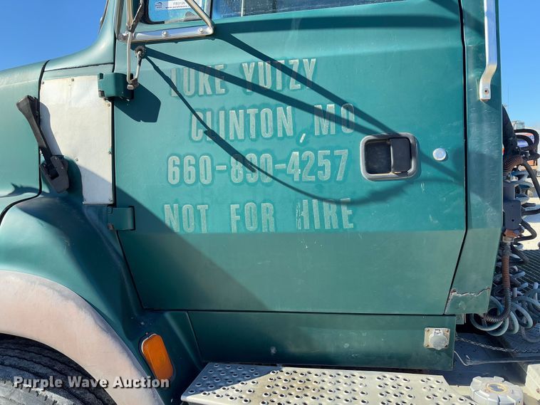 image for item FB3106 1995 Ford L9000 semi truck