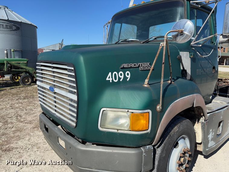 image for item FB3106 1995 Ford L9000 semi truck