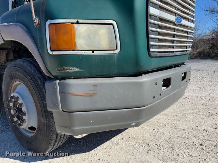 image for item FB3106 1995 Ford L9000 semi truck