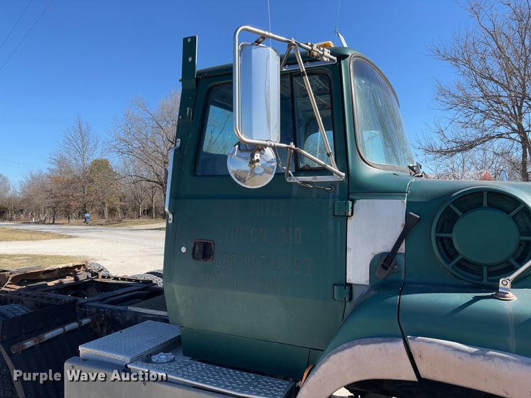 image for item FB3106 1995 Ford L9000 semi truck