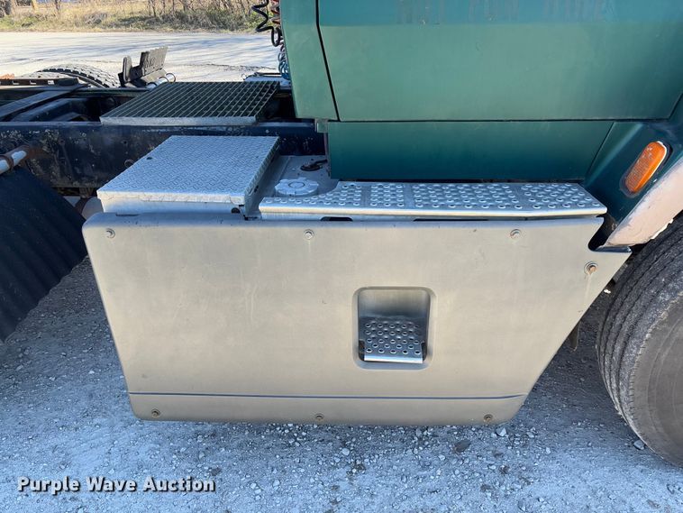 image for item FB3106 1995 Ford L9000 semi truck