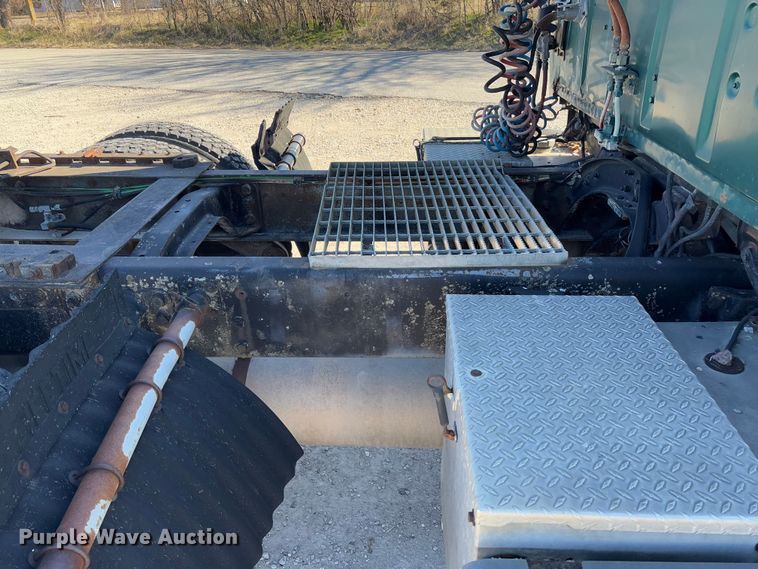 image for item FB3106 1995 Ford L9000 semi truck